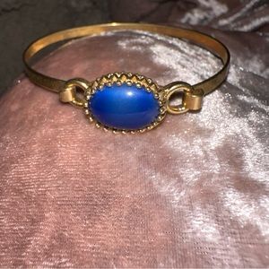 Vintage Signed Avon Blue imitation lapis Lazuli Bangle Bracelet great condition